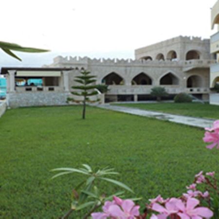 Castle Hotel Himare Esterno foto
