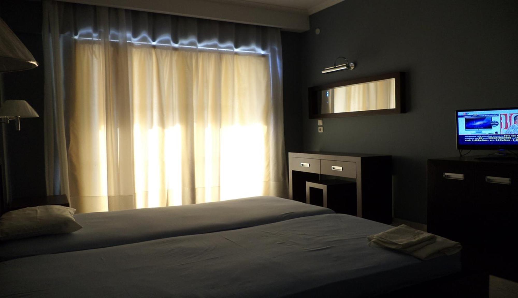 Castle Hotel Himare Esterno foto