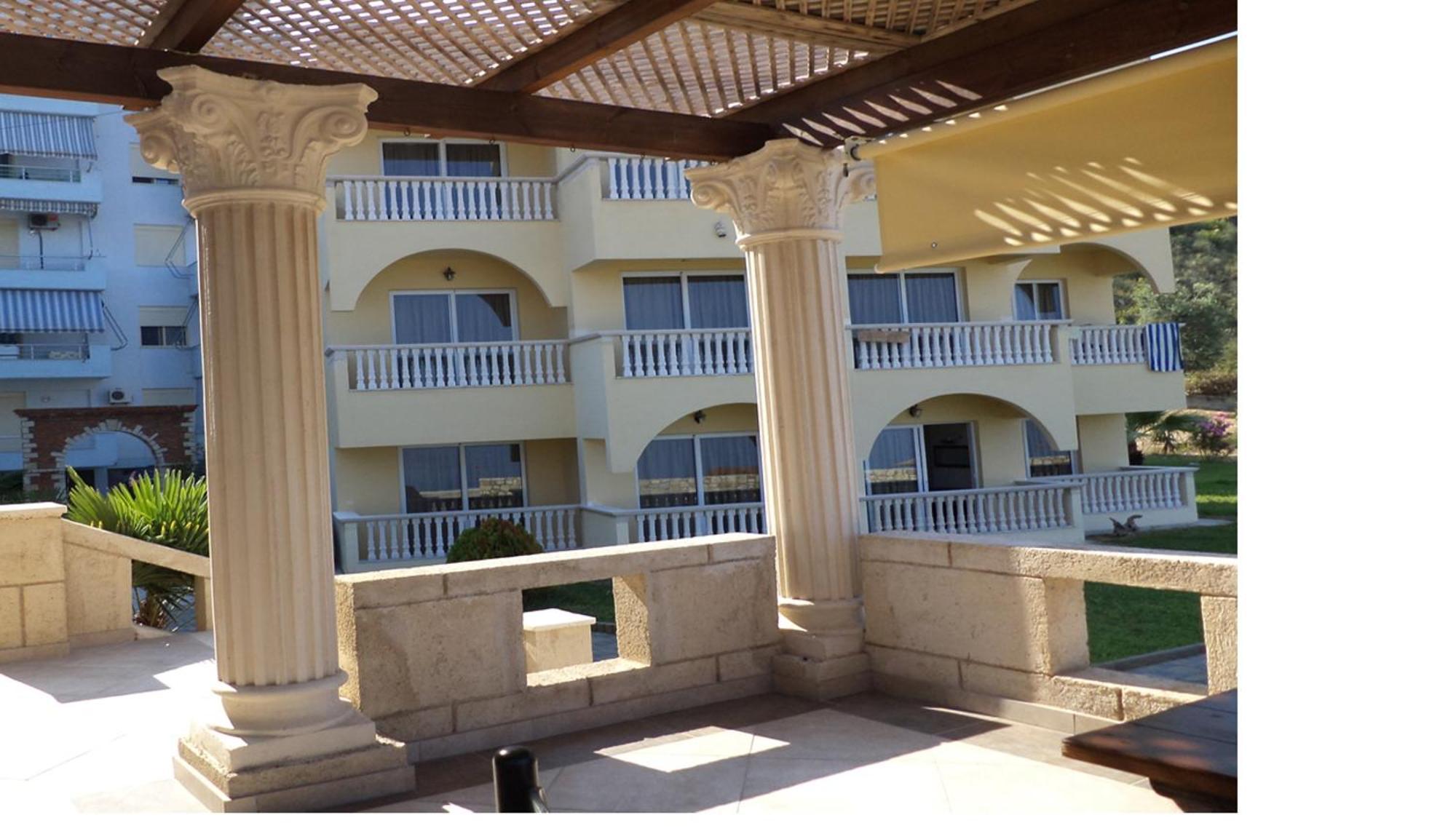 Castle Hotel Himare Esterno foto