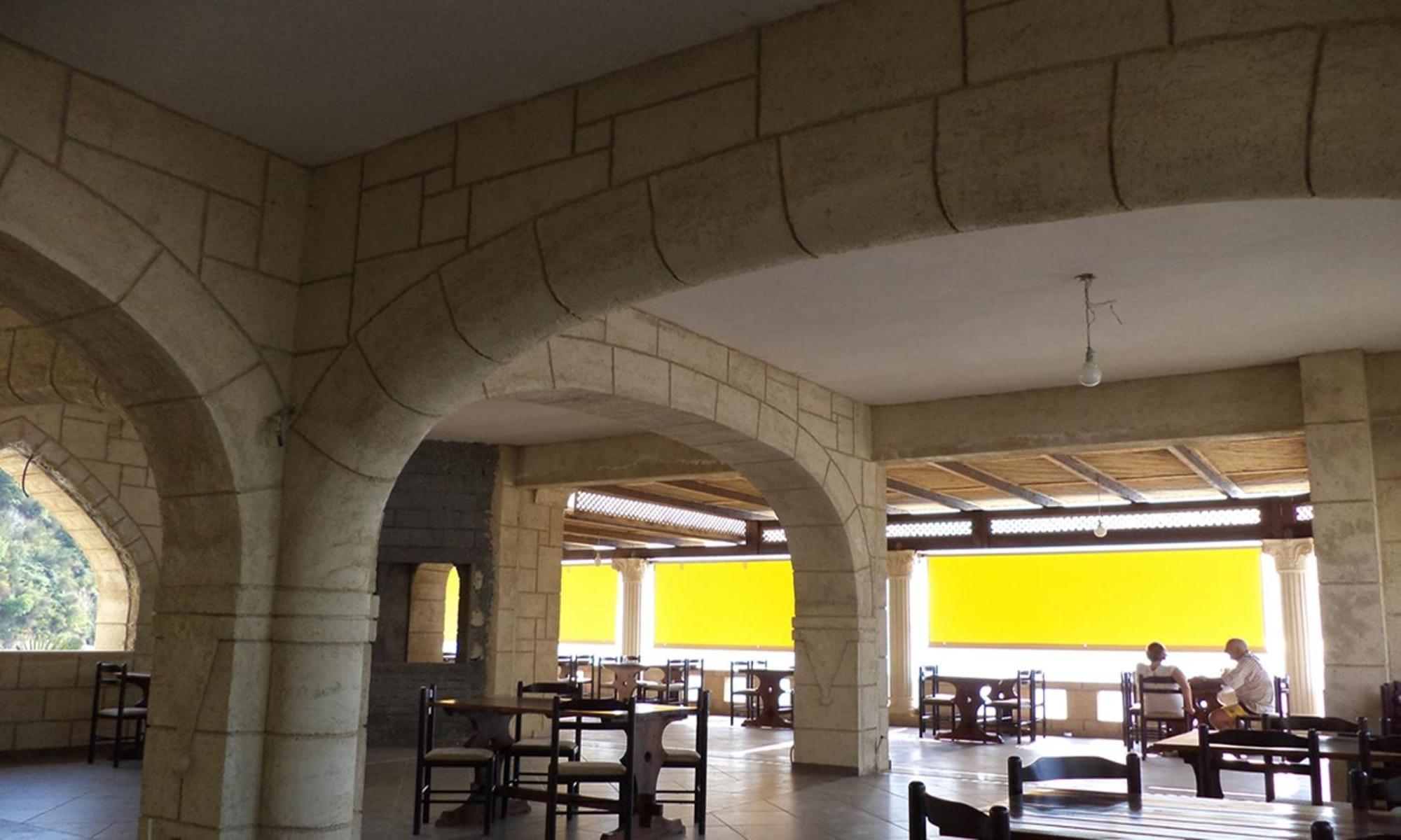 Castle Hotel Himare Esterno foto