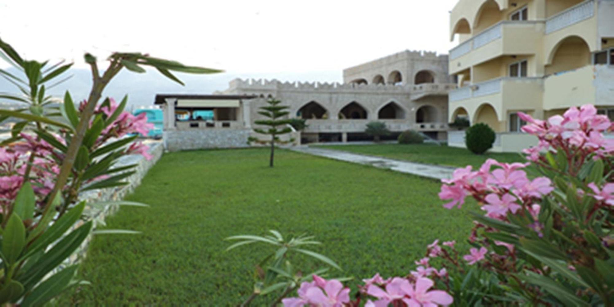 Castle Hotel Himare Esterno foto