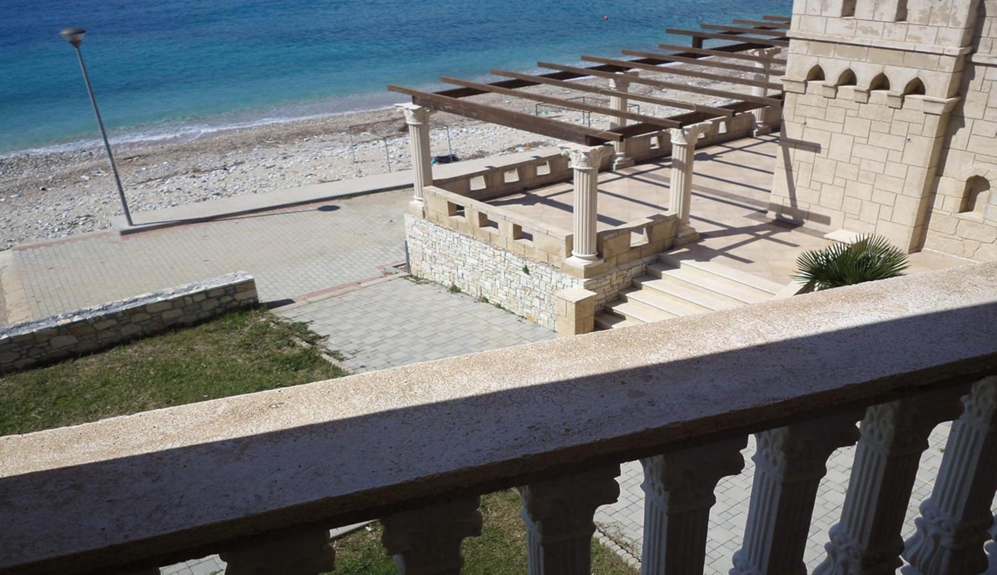 Castle Hotel Himare Esterno foto