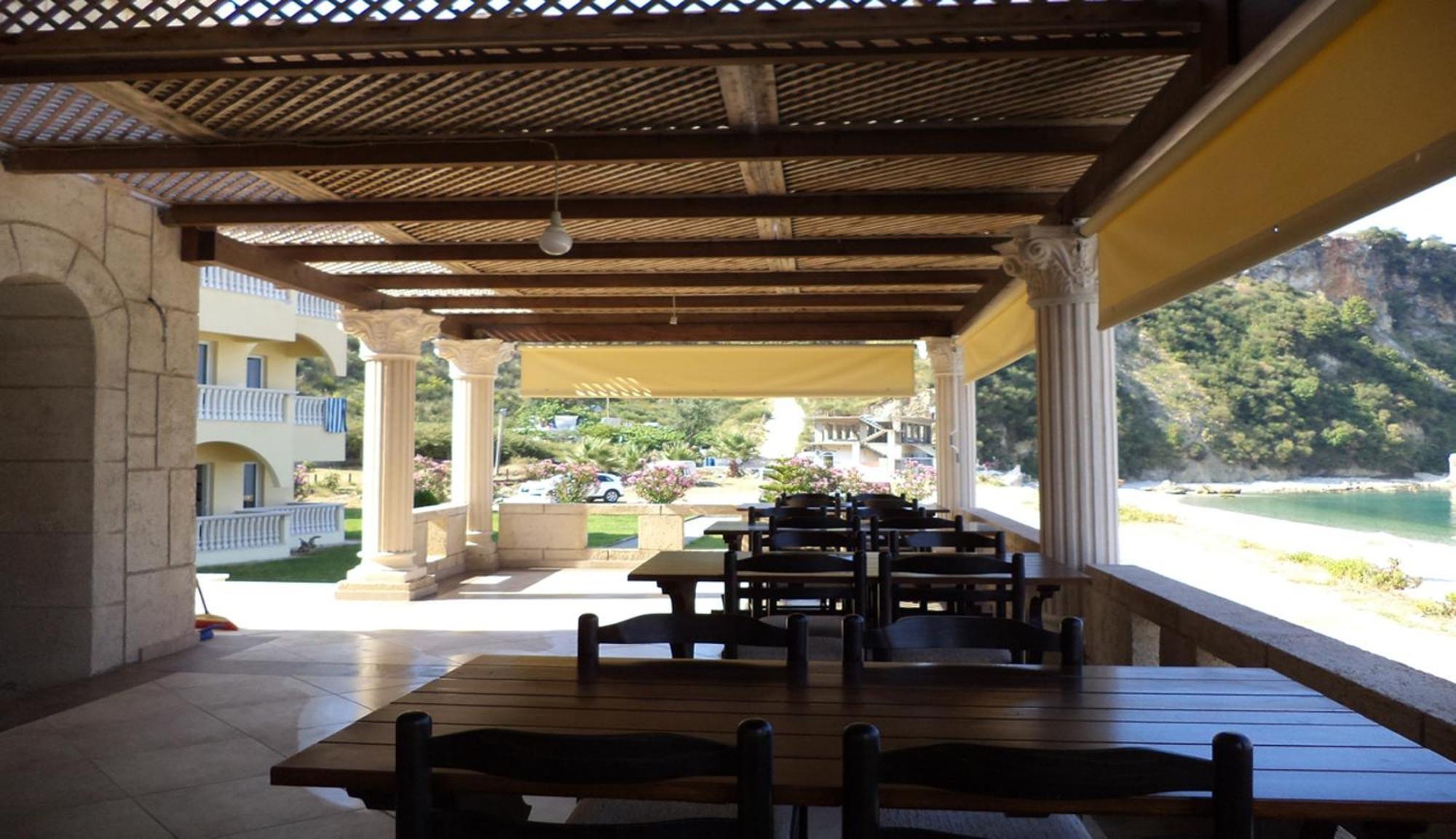 Castle Hotel Himare Esterno foto