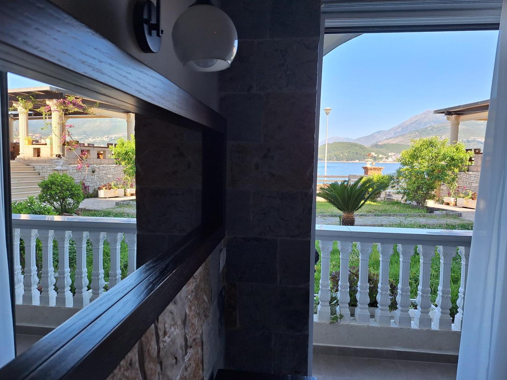 Castle Hotel Himare Esterno foto