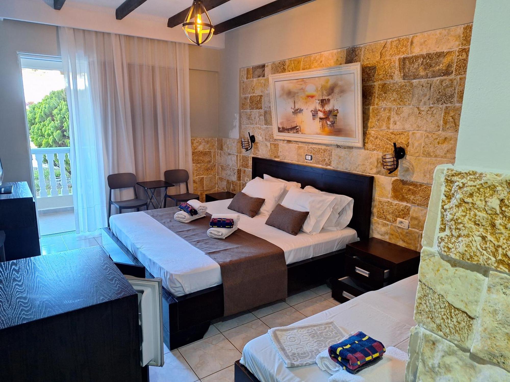 Castle Hotel Himare Esterno foto