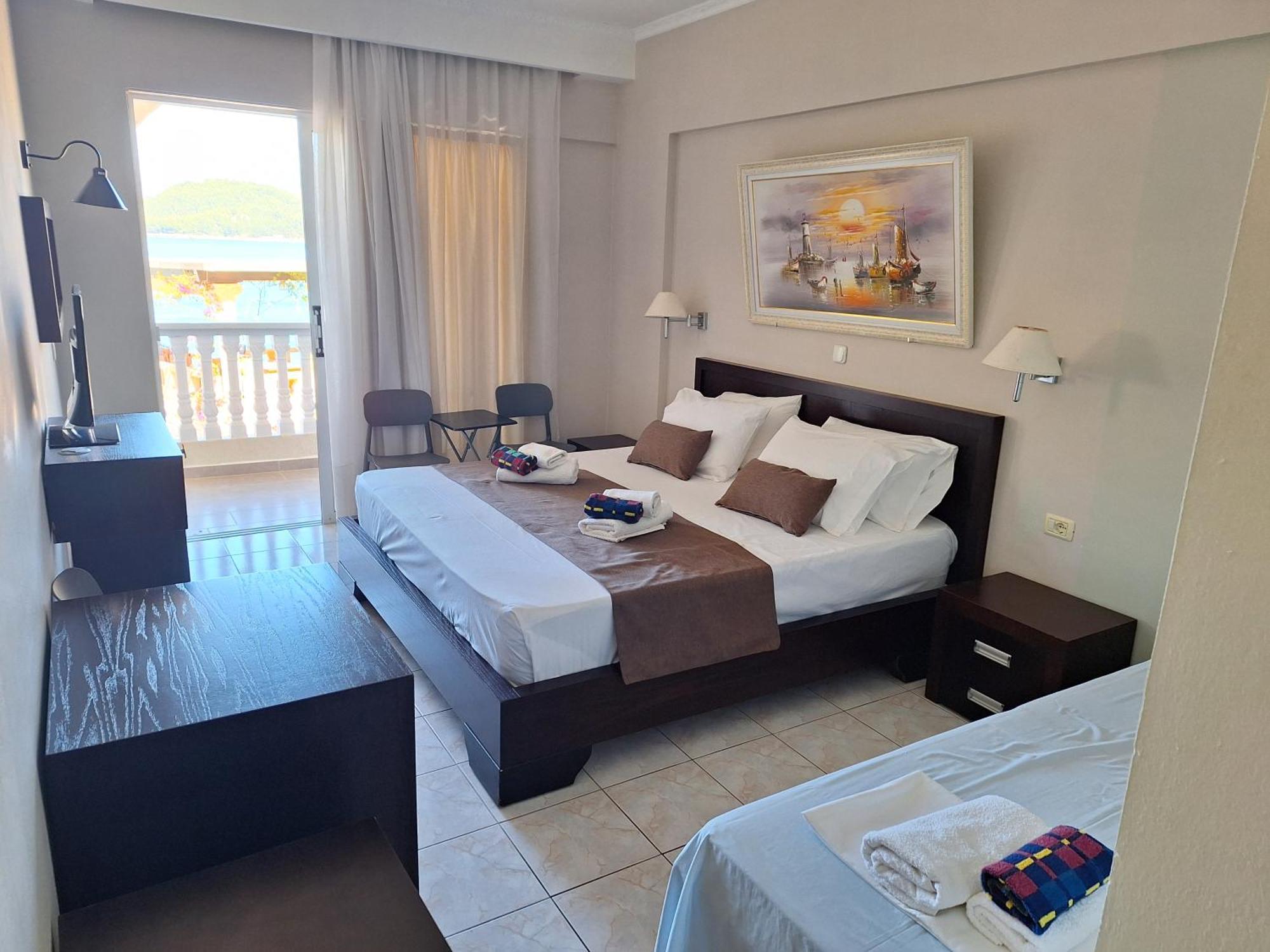 Castle Hotel Himare Esterno foto