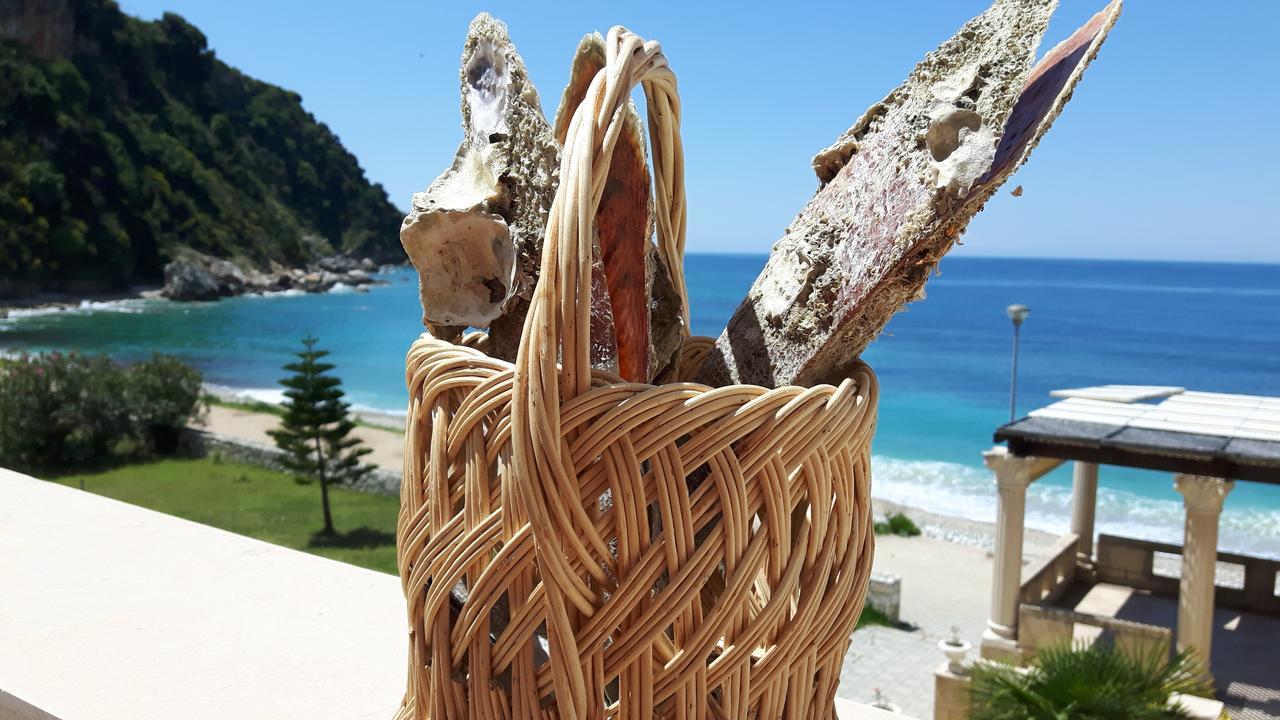 Castle Hotel Himare Esterno foto