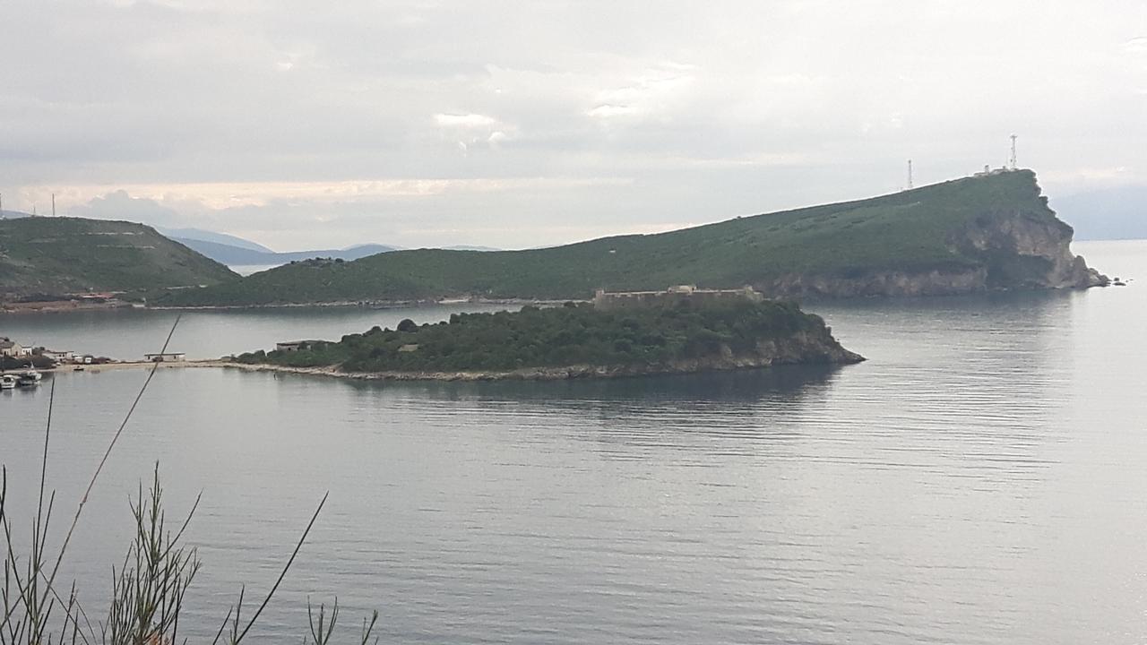 Castle Hotel Himare Esterno foto
