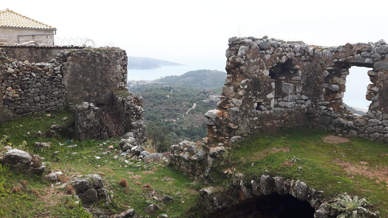 Castle Hotel Himare Esterno foto