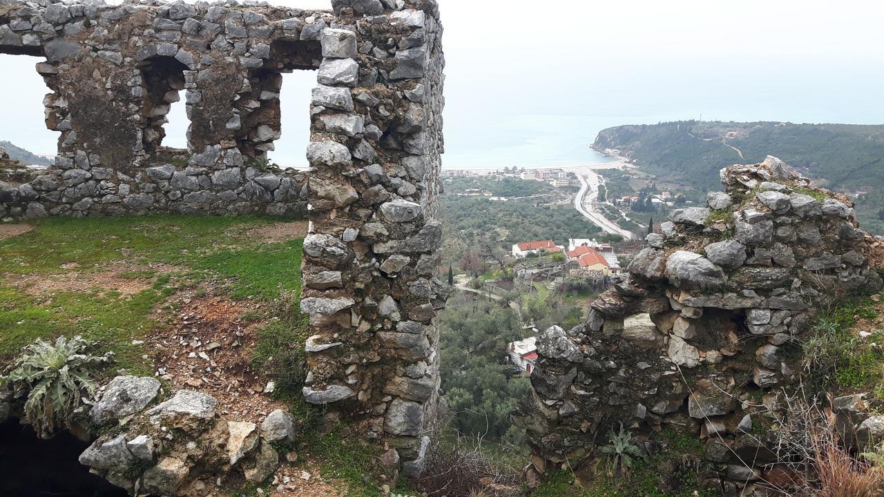 Castle Hotel Himare Esterno foto