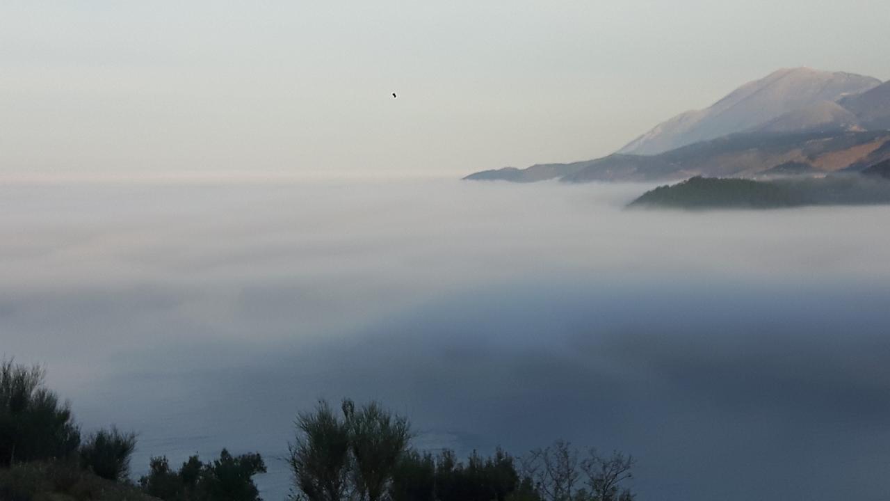 Castle Hotel Himare Esterno foto
