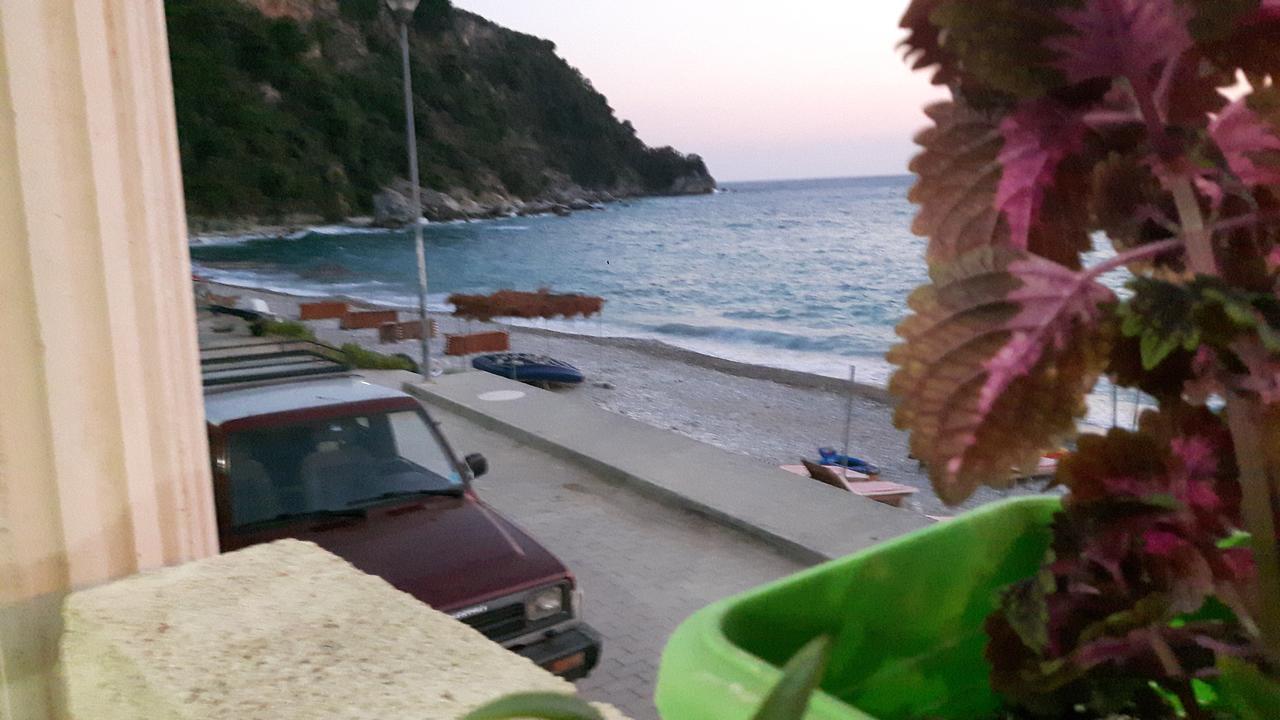 Castle Hotel Himare Esterno foto